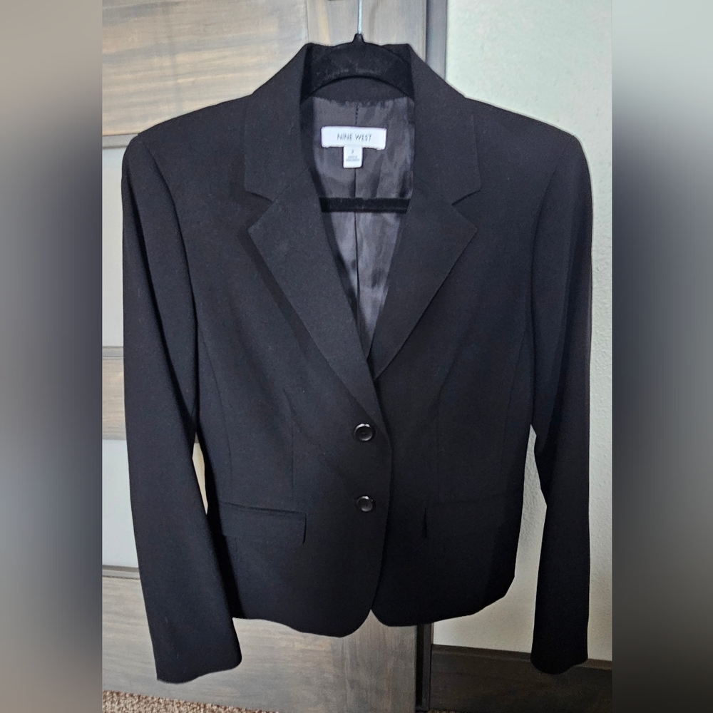 Nine West woman size 2 black blazer only wore once